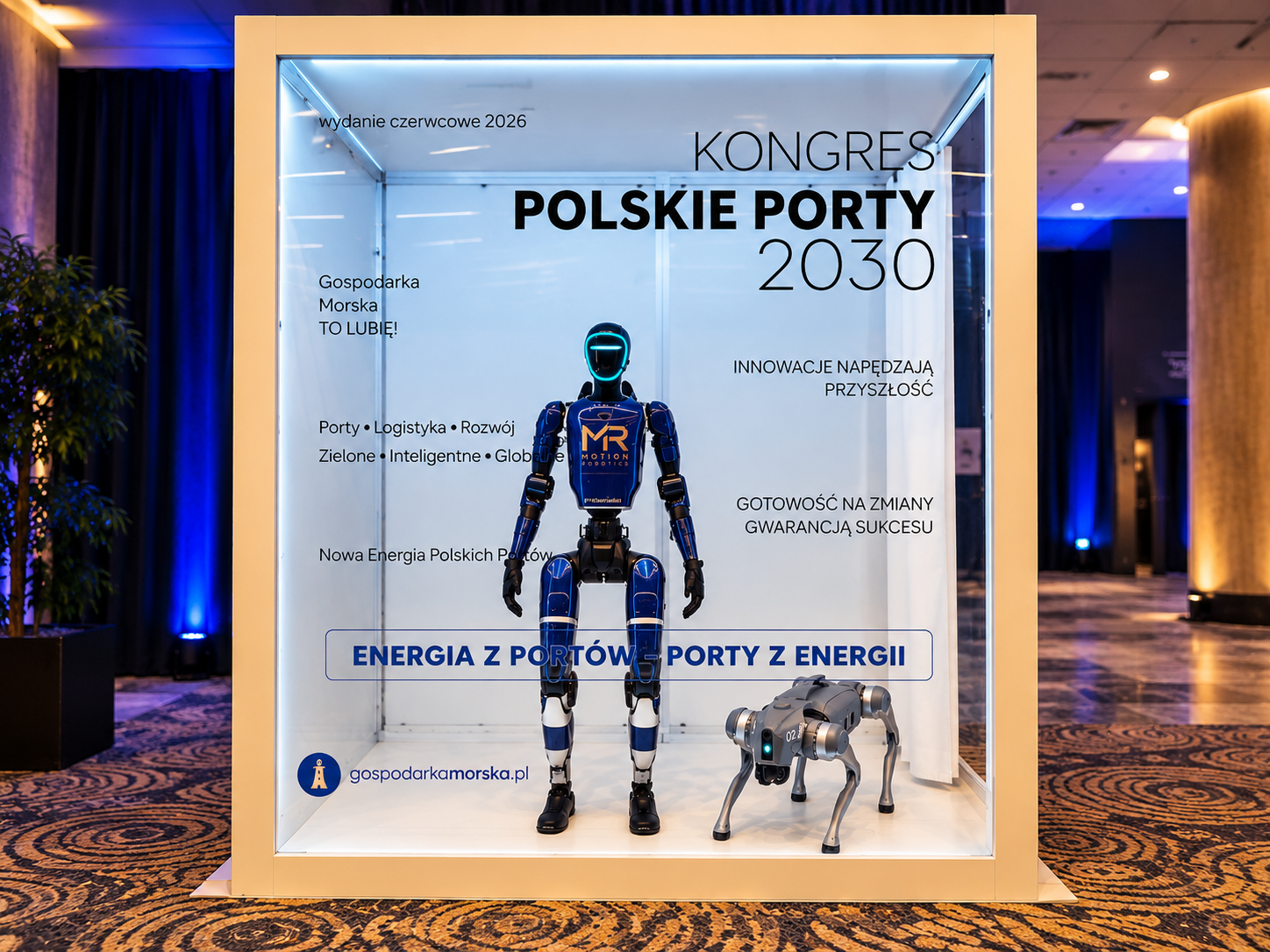 Robert i robot pies podczas Kongresu Polskie Porty 2030